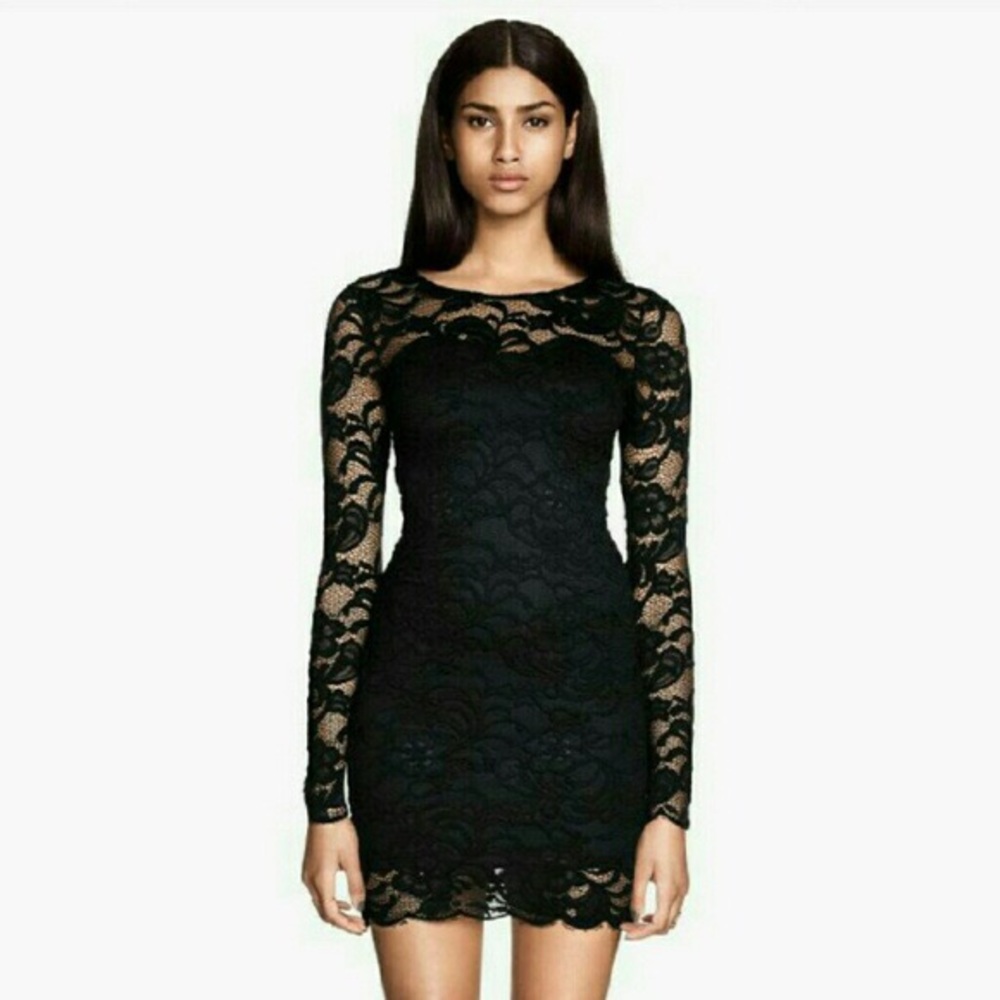 H&M divides lace dress